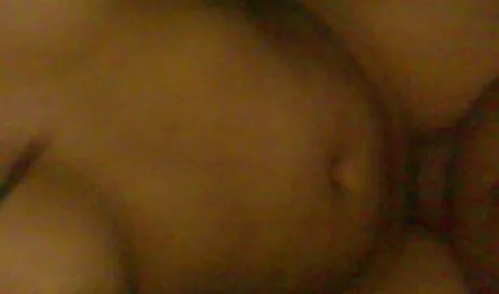 Un uomo che scopa sua moglie e due dei film porno italiani erotici suoi amati