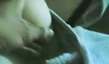 Allenatore dai capelli bionda nella sua stanza a giocare con un serpente e la video di film erotici italiani Vagina Masturbazione