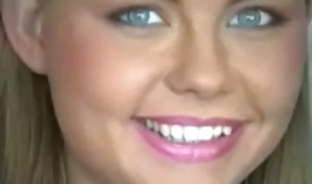 Brunetta corneo spread lei gambe video film erotici italiani gratis e ottenere cazzo in vagina bagnato