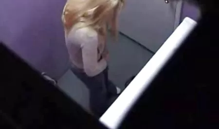 Cospargere il film erotici amatoriali gratis corpo della babysitter con sperma