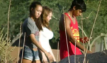 Massaggiatore striscio corpo bruna russo con olio, videochat erotica italiana e poi offrire sesso