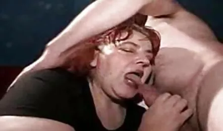 Per placare la padrona degli adulti, un video amatoriali erotici gratis uomo la baciò con le calze