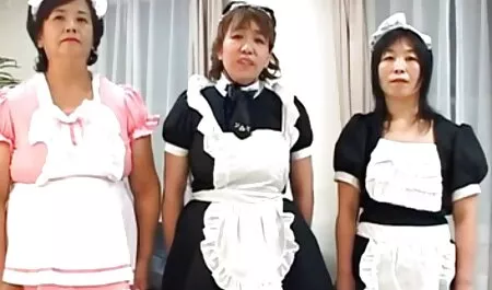 Giovane bruna berjins posa in camera da video erotici italiani gratuiti letto davanti alla telecamera