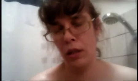 Atterraggio film erotici italiani online rigido nella foresta la zia è ricoperta di alberi