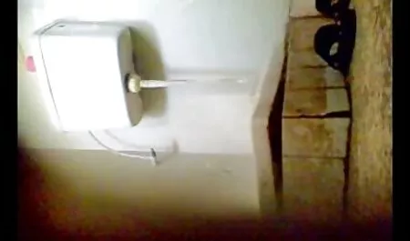 Ragazze russe non erotici italiani gratis prestare attenzione alla fotocamera