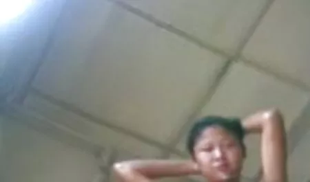 Scopare film erotici italiani completi una ragazza in bagno