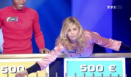 Gli occhiali ragazza cornea dalla lettura del film erotici gay italiani libro e masturbazione con la mano Vaginale