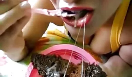 Due fratelli con una ruvida video film erotici italiani gratis lacrima occhiali madre perché lei non dà loro la TV