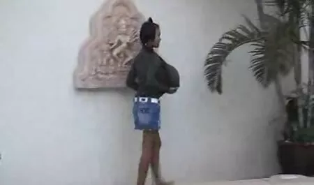 Mentre in piedi davanti alla film erotici amatoriali gratis telecamera, una cagna volgare diteggiatura buco sesso anale con il dito