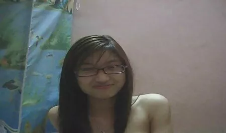 Tizio video erotici gratis italiani scopa pulcino Russo ubriaco sul divano nella spazzatura