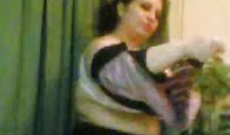 Bellezza diffondere le gambe in un luogo pubblico per accendere la vagina video erotici in lingua italiana