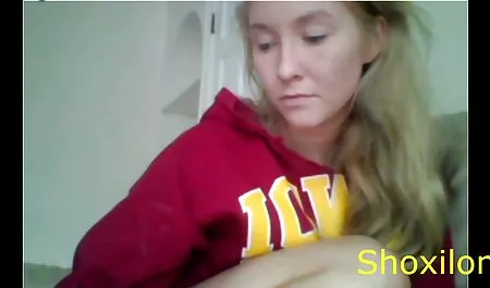 Una ragazza con piccoli seni scopare con scene film erotici italiani le major di fronte a un uomo