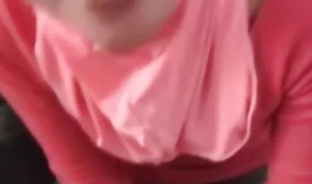 Brunetta maturo dà ragazzo un pompino e avendo sessuale rapporti sessuali con lui vecchi film erotici italiani